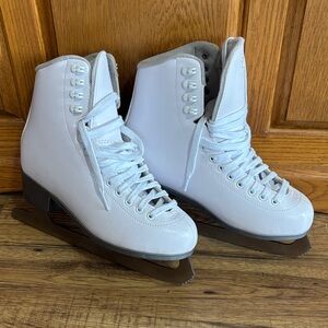 Cameo White Women's Ice Skates